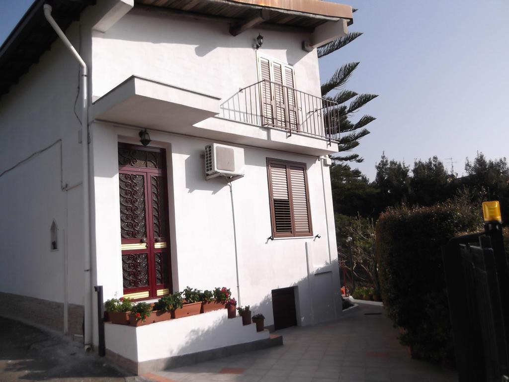 Casavacanzeinsicilia Etna Taormina Villa Piedimonte Etneo Room photo